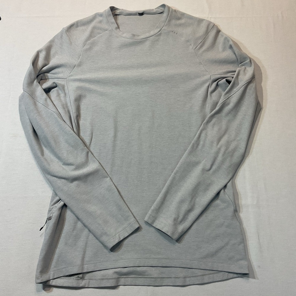 Lululemon Athletic Gray Long-Sleeve Top Pullover, Zip Pockets Size Medium
